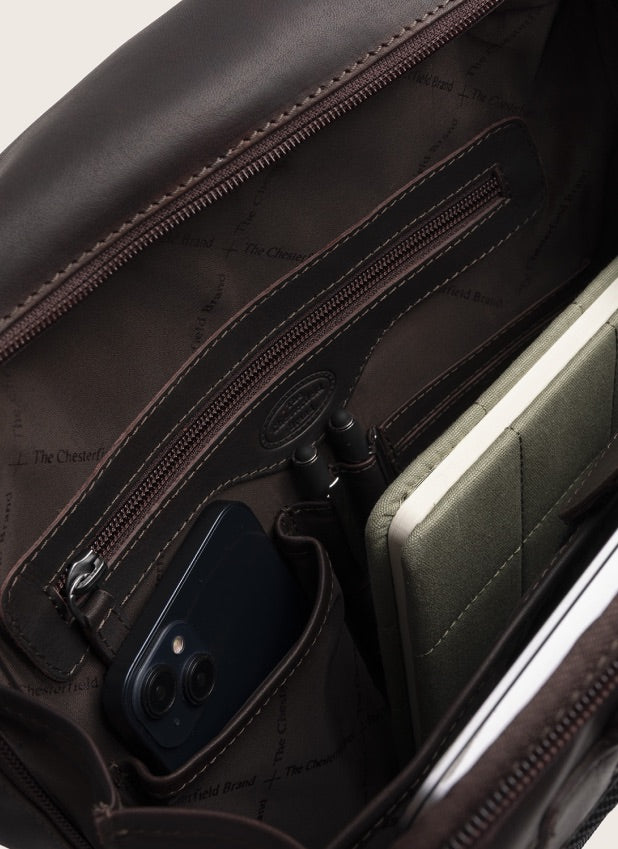 Reinforced 14" laptop compartment
