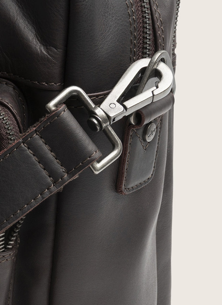 Detachable shoulder strap