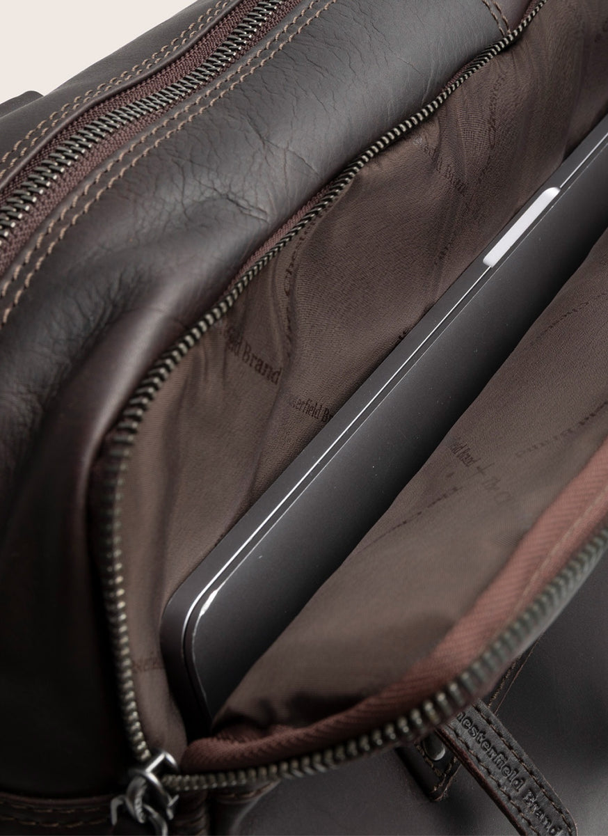 Reinforced 16" laptop compartment