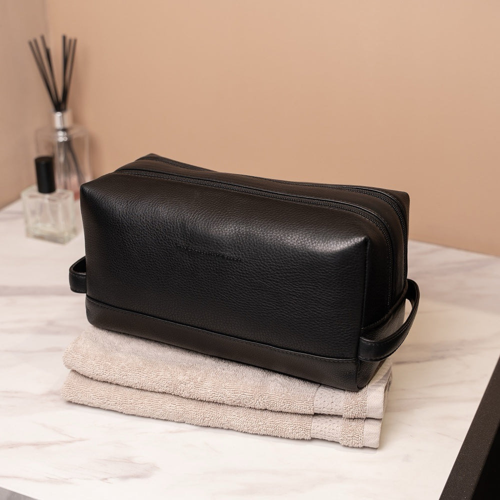 Trousse de Toilette en Cuir Noir Montelaro