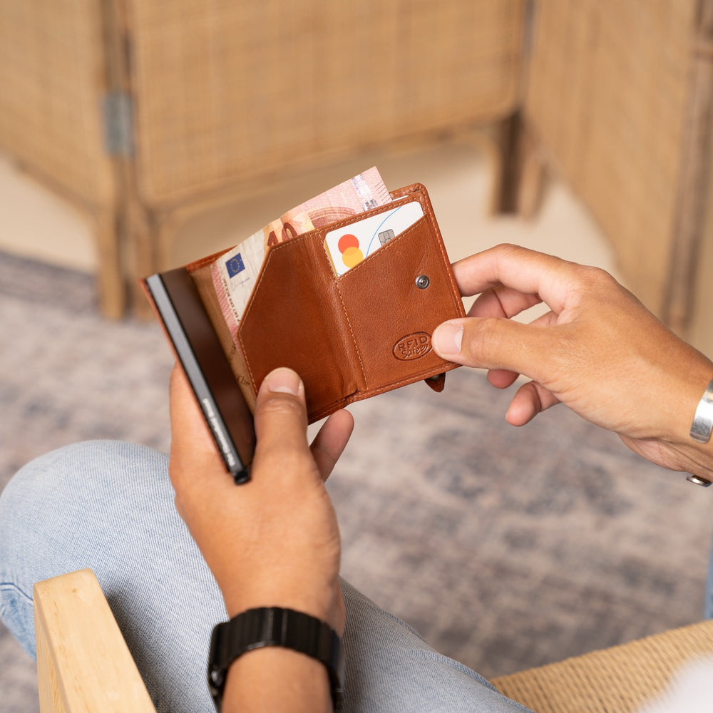 Leather Card Holder Cognac Paris