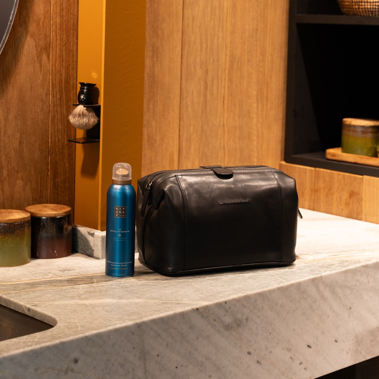 Trousse de Toilette en Cuir Noir Biassa