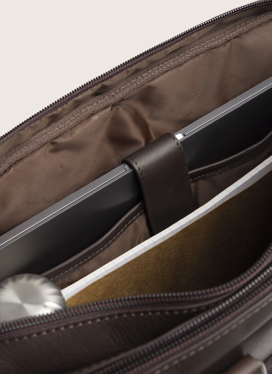 Reinforced 16" laptop compartment