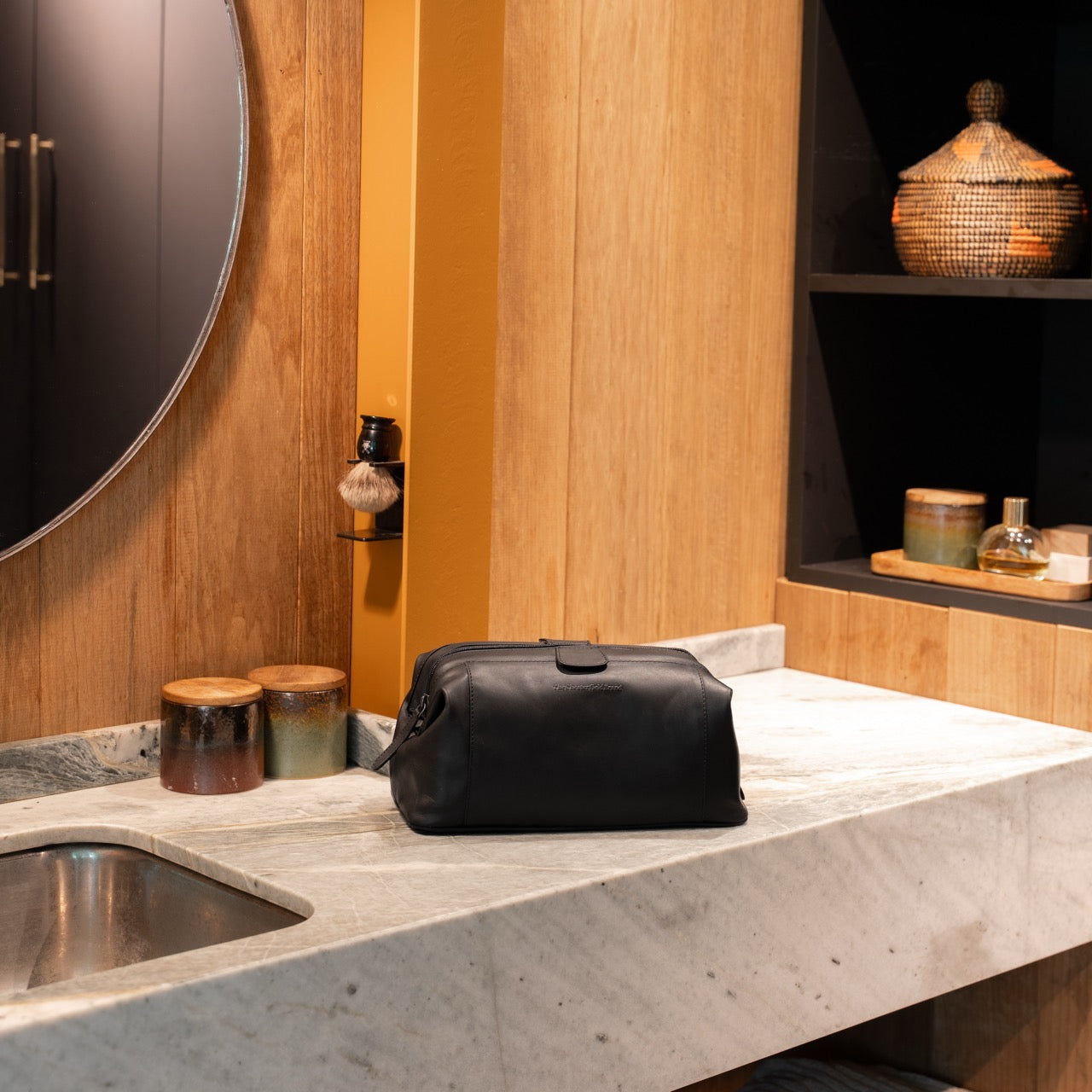 Trousse de Toilette en Cuir Noir Vince