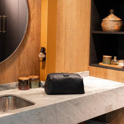Trousse de Toilette en Cuir Noir Vince