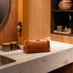 Trousse de Toilette en Cuir Cognac Vince