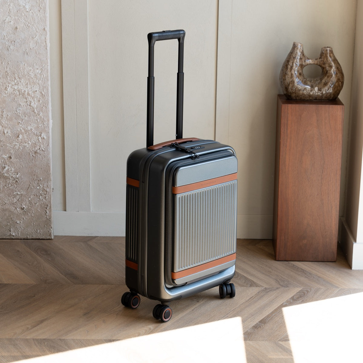 Hand Luggage Suitcase Front Pocket Urban Graphite Zuna